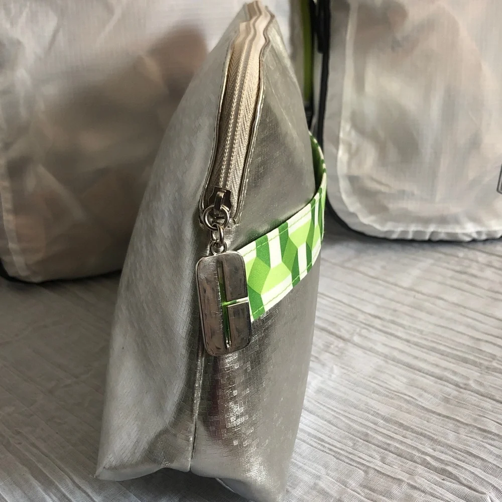 TRIPPED 2 pack dirty laundry travel bags & CLINIQUE large cosmetic makeup case